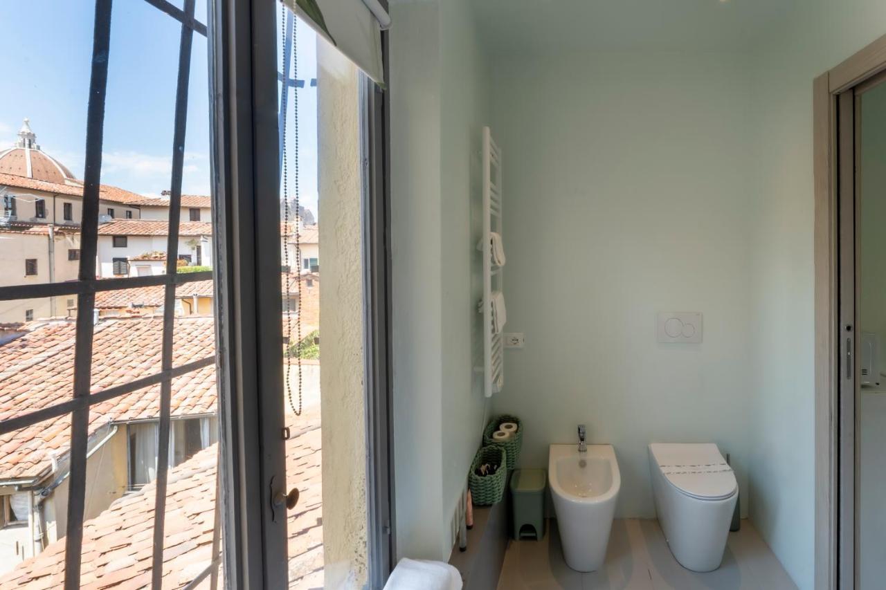 La Loggia Loves *